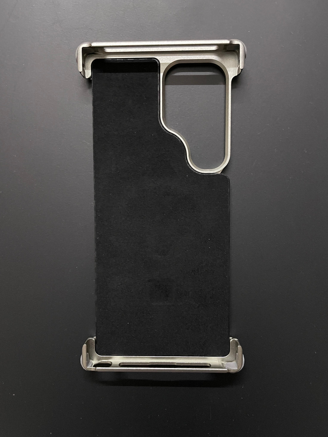 Samsung S24 Ultra Metal Carbon Fibre Magnetic Impact Resistance Casing with Stand - Silver - mobilecasez