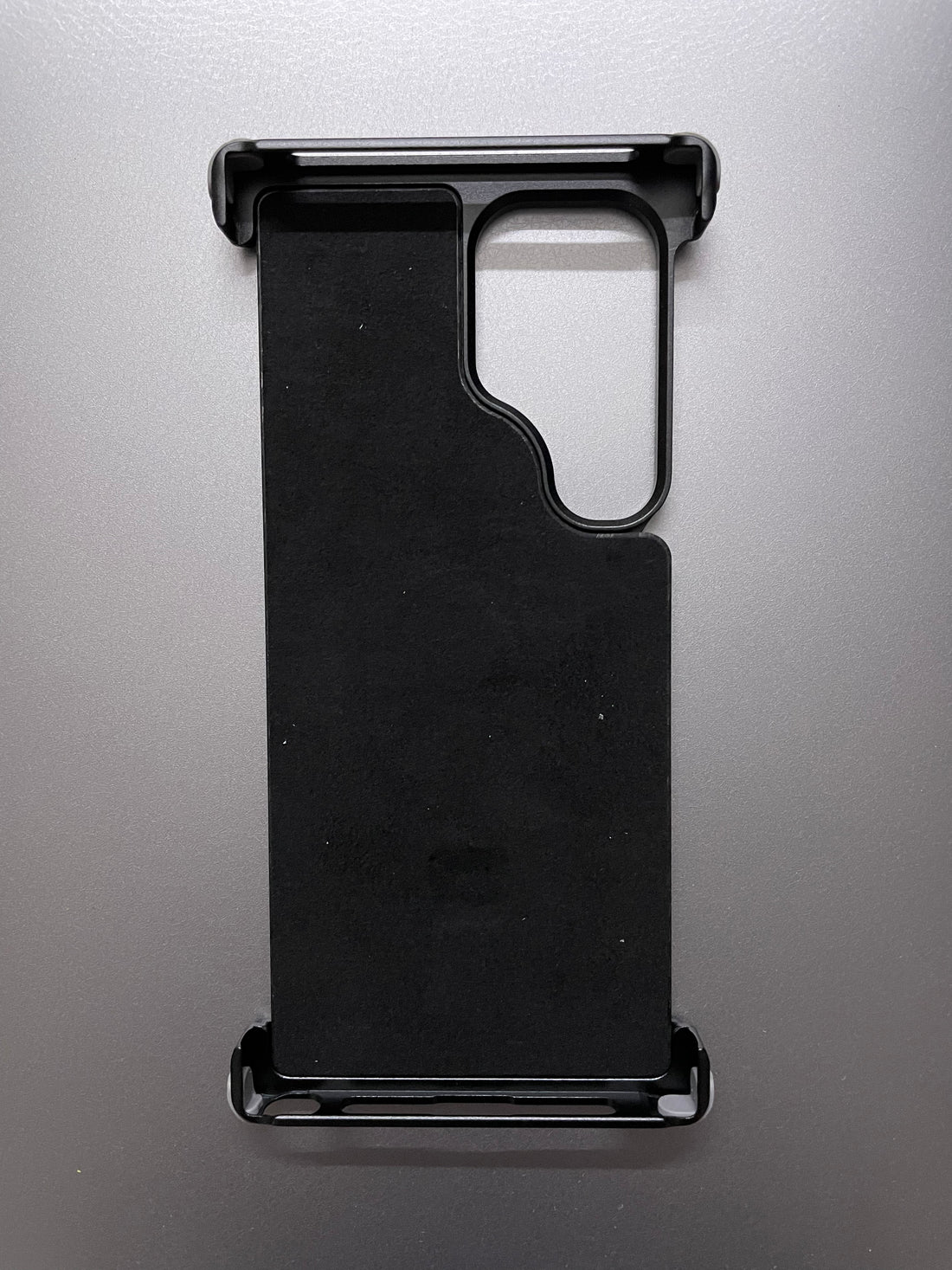 Samsung S24 Ultra Metal Carbon Fibre Magnetic Impact Resistance Casing with Stand - Black - mobilecasez