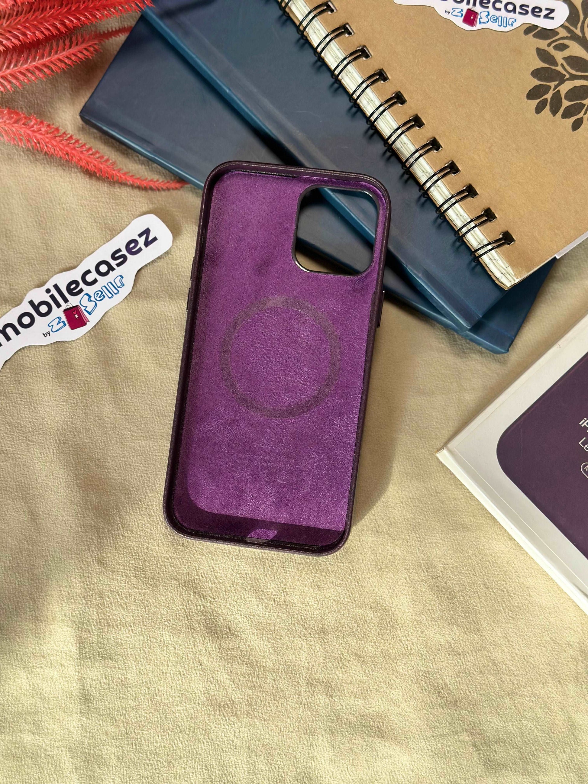 Apple iPhone 15 Pro Leather Cover with MagSafe - Purple