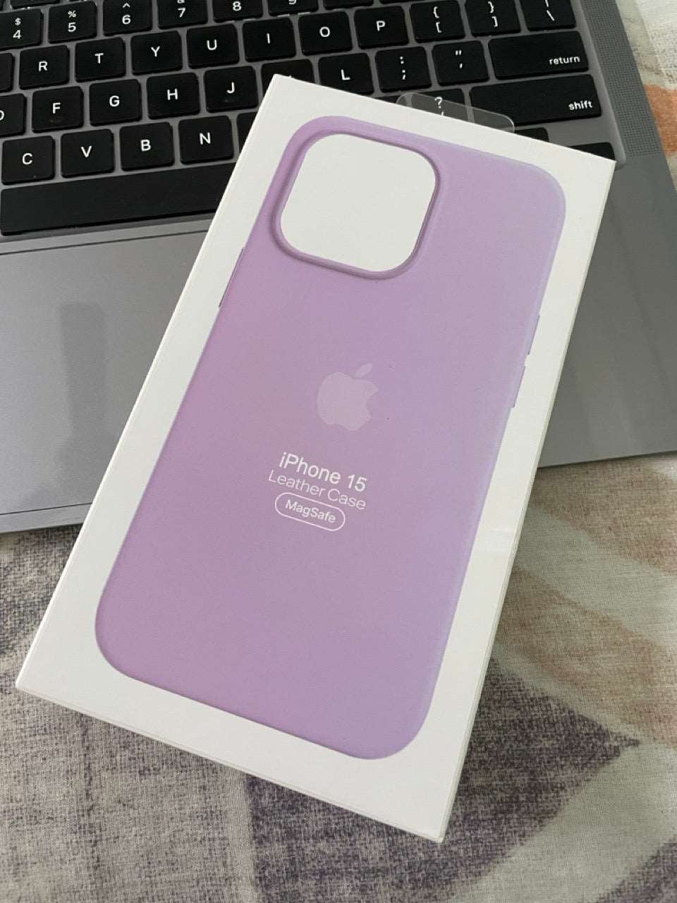 Apple iPhone 15 Pro Leather Cover with MagSafe - LAVENDER